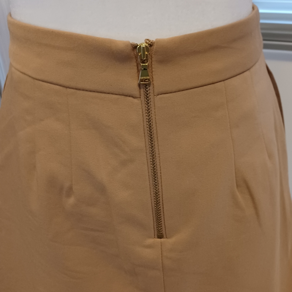 4/$60 Short Beige Skirt - Size 2 (XS) - Picture 8 of 10